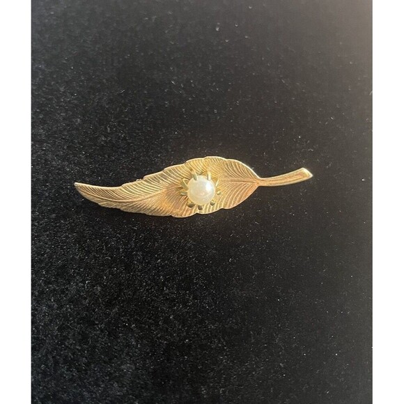 Vintage Gilded Leaf Brooch Pin Gold Tone Faux Pearl 2.25" - Picture 1 of 5